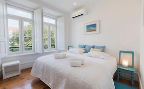 Lovelystay - Comfortable Apartment With River Views